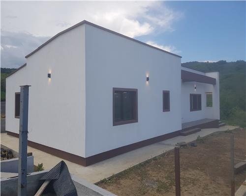 Casa plan parter cu 4 camere de vanzare - Tomesti