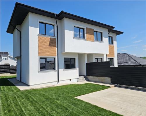 Vila duplex de vanzare in Rediu
