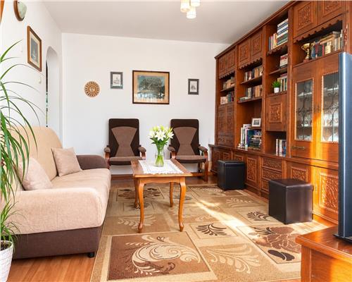 Apartament 3 camere decomandat Centru -Tg Cucu