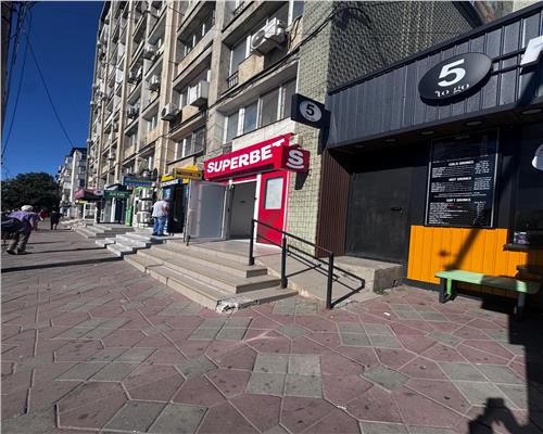 Spatiu de inchiriat- Intersectie,trecere de pietoni, vad mare