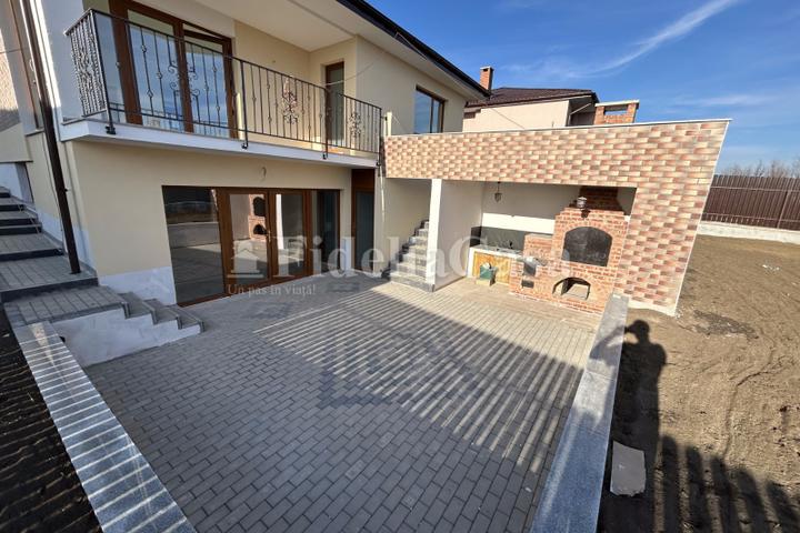 Vila cu 6 camere de vanzare in Ciurbesti – foto 2