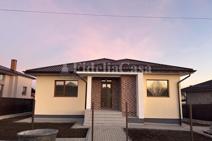 Vila cu 6 camere de vanzare in Ciurbesti