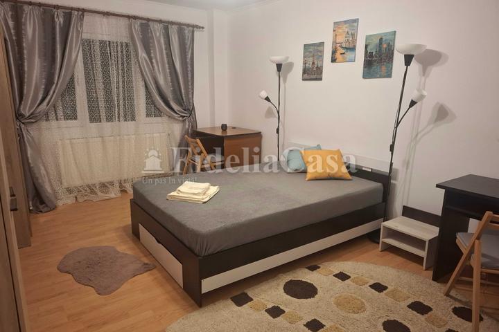 Garsonieră (1 cameră) de închiriat, Piața Dacia, recent renovată, centrală proprie
