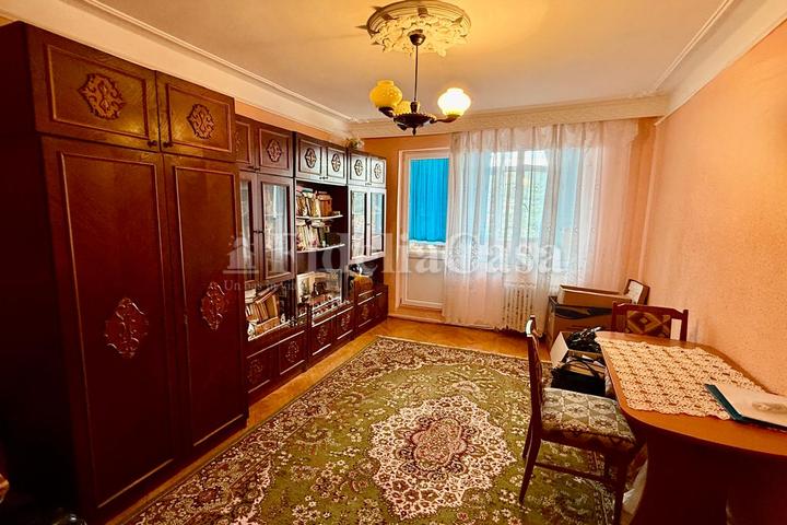Apartament cu 3 camere decomandat in Alexandru cel Bun