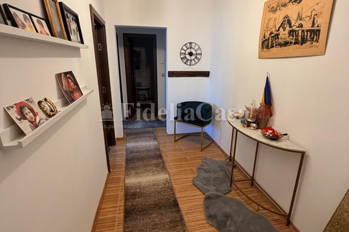 Apartament cu 3 camere decomandat Alexandru cel Bun