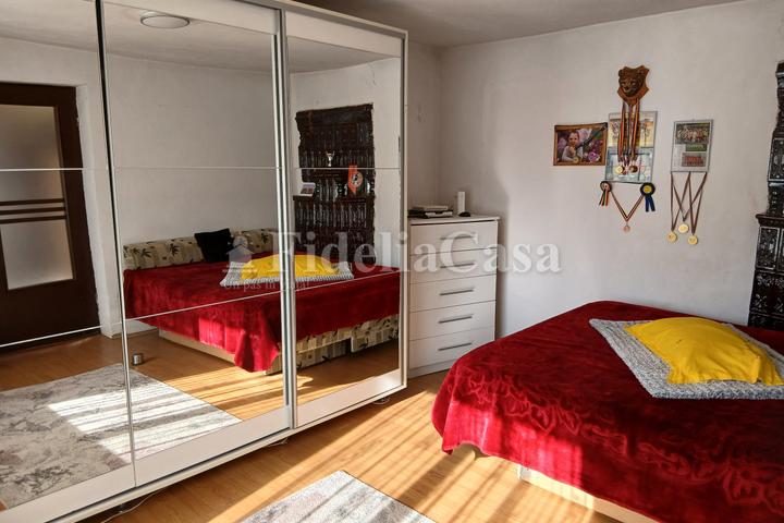 Casa cu 2 camere + curte, Zona Miroslava langa Family Market