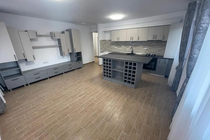 Apartament 3 camere de vanzare Centru - Sfantul Lazar