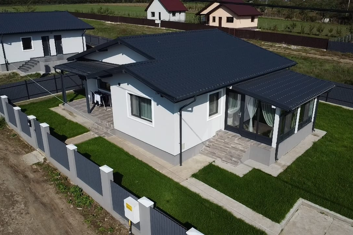 Casa cu 3 camere 400mp de vanzare in Miroslava-Ciurbesti