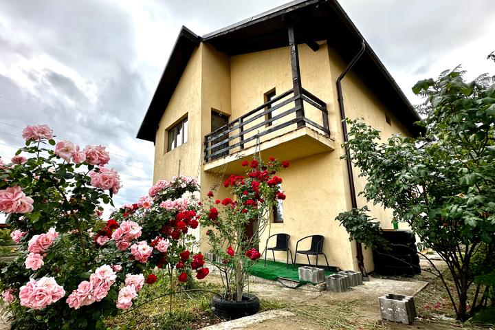 Vila cu 5 camere si 2 bai de vanzare in Horpaz