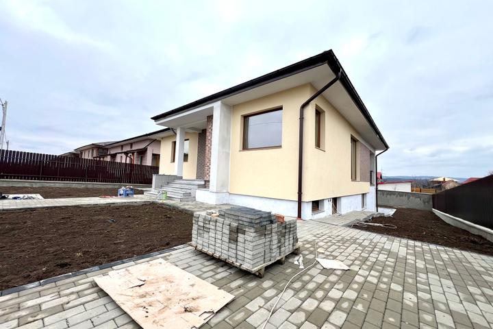 Vila cu 6 camere de vanzare in Ciurbesti