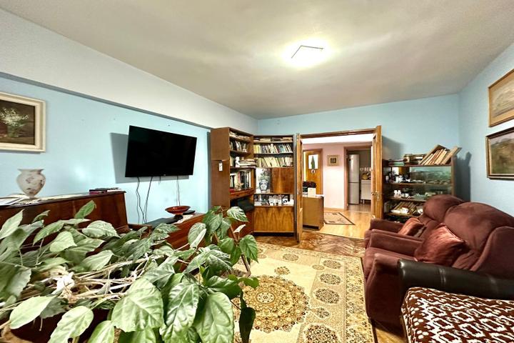 Apartament 4 camere de vanzare Centru