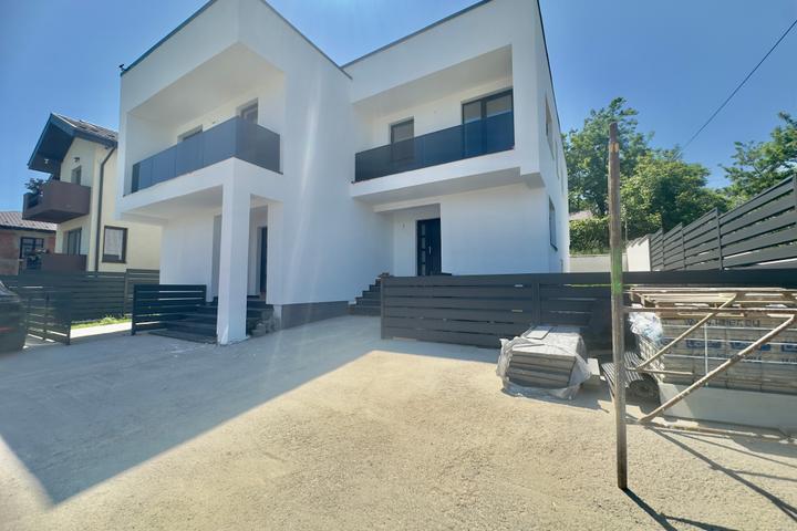 Vila de vanzare Bucium