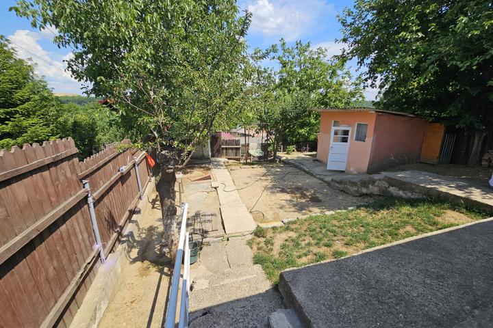 Casa 4 camere 260 mp teren zona Ticau - Iasi