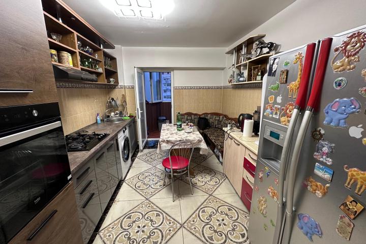 Apartament 3 camere de vanzare Dacia
