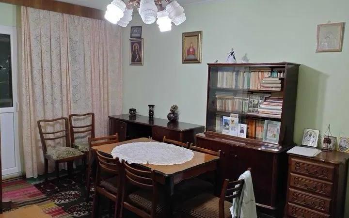 Apartament 3 camere de vanzare Dacia