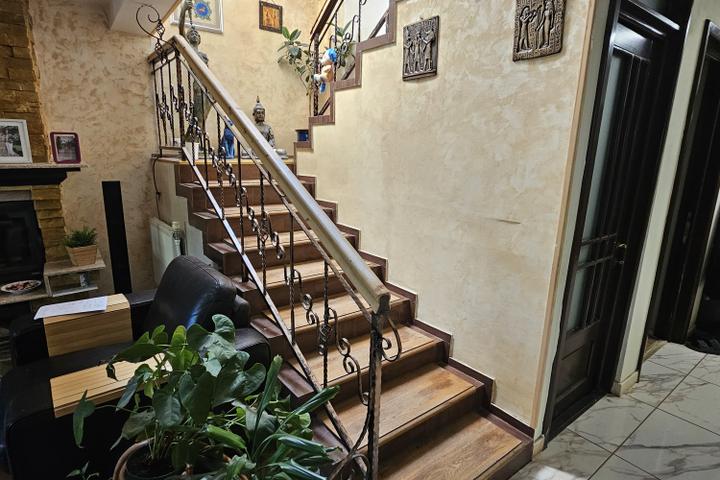 Vila 5 camere 696 mp teren Piscina - Aroneanu Iasi