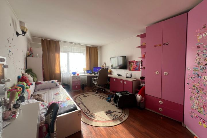 Apartament 3 camere de vanzare Nicolina