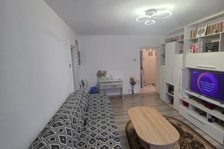 Apartament 3 camere de vanzare Podu Ros