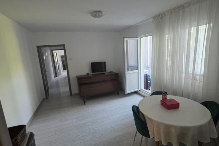 Apartament 3 camere de vanzare Podu Ros