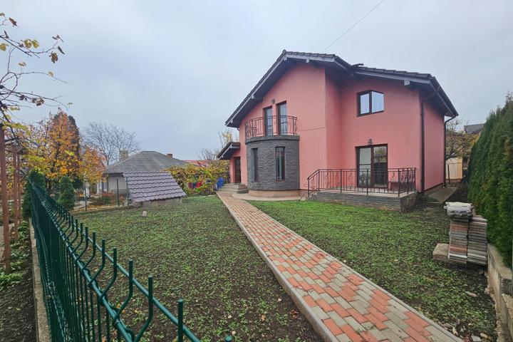 Vila de vanzare Valea Lupului 1 decembrie