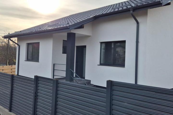 Vila P+M cu 3 camere si 470mp teren - de vanzare in Ciurbesti