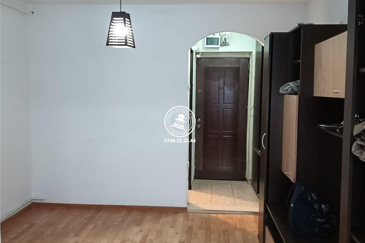 Garsoniera de vanzare in Galata etaj intermediar