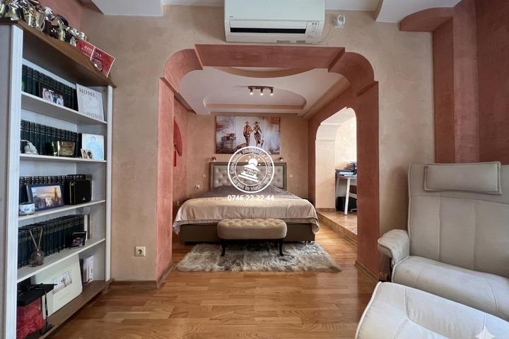 Apartament spectaculos bloc tip vilă Târgu Cucu