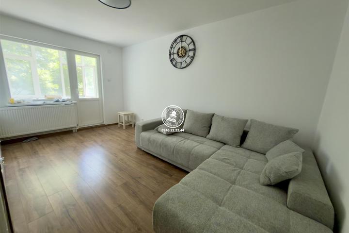Apartament 3 camere Dispecer etaj intermediar