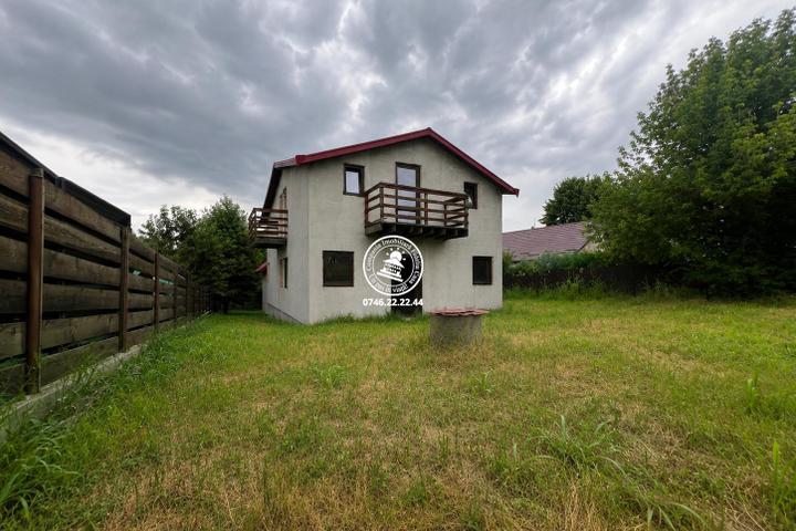 Casa cu 5 camere si 2 bai 500mp teren de vanzare in Ciurbesti