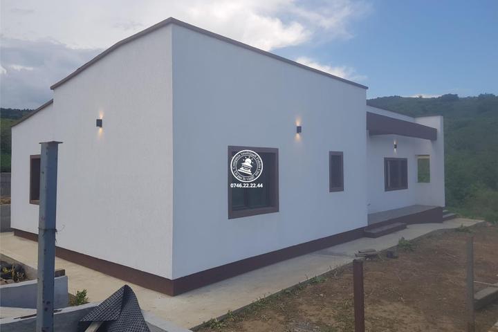 Casa plan parter cu 4 camere de vanzare - Tomesti