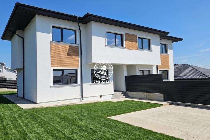 Vila duplex de vanzare in Rediu