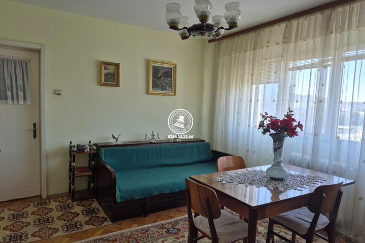 Apartament 3 camere de vanzare etaj intermediar - Podu Ros