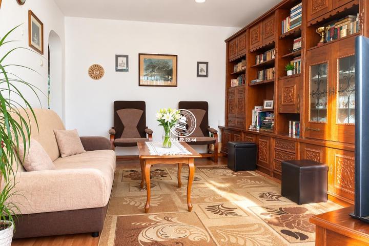 Apartament 3 camere decomandat Centru -Tg Cucu