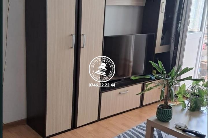 Apartament cu 3 camere+balcon Zona Podu Ros