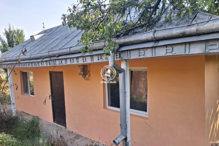 Casa si teren 1688 mp de vanzare Iepureni