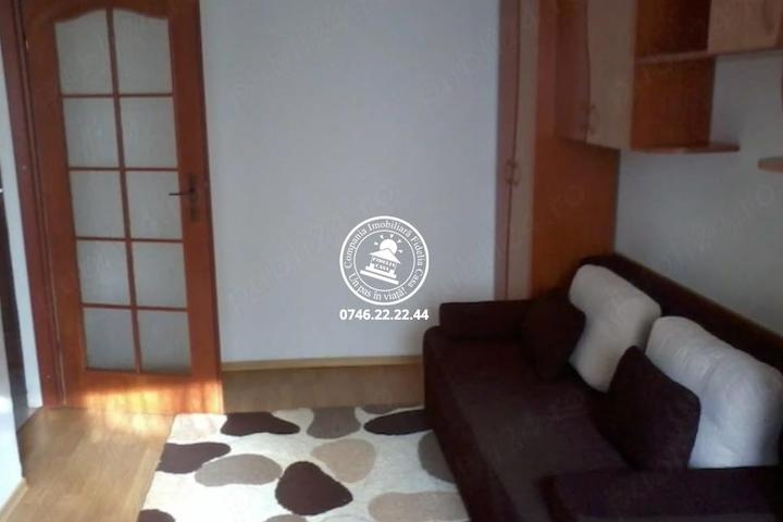 Garsoniera in zona Podu Ros