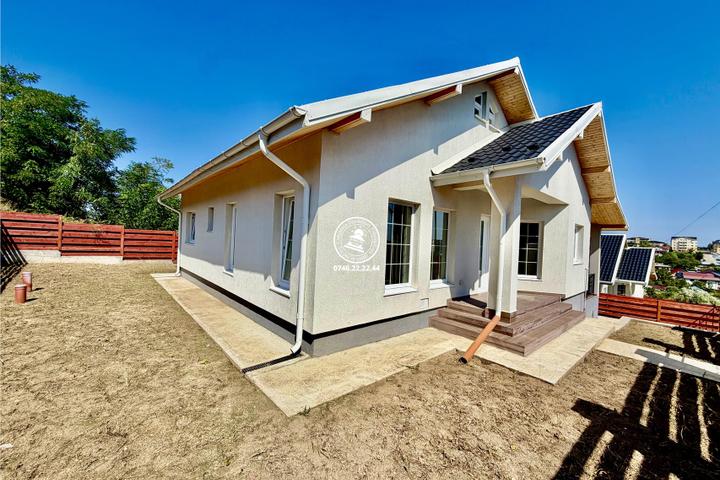 Vila cu 4 camere de vanzare in Valea Adanca