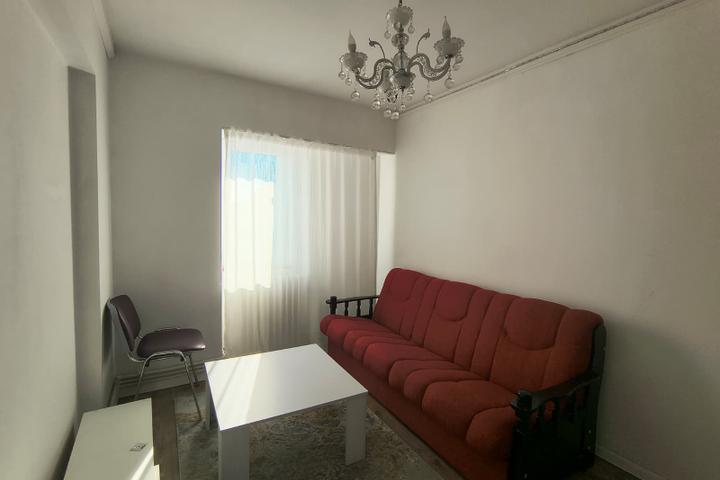 Apartament 3 camere de vânzare, decomandat - Centru / B-ul Independenței – foto 2