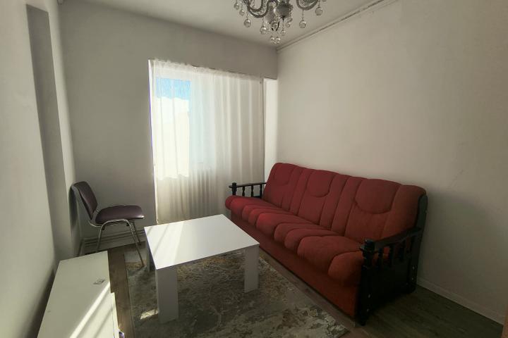 Apartament 3 camere de vânzare, decomandat - Centru / B-ul Independenței – foto 3