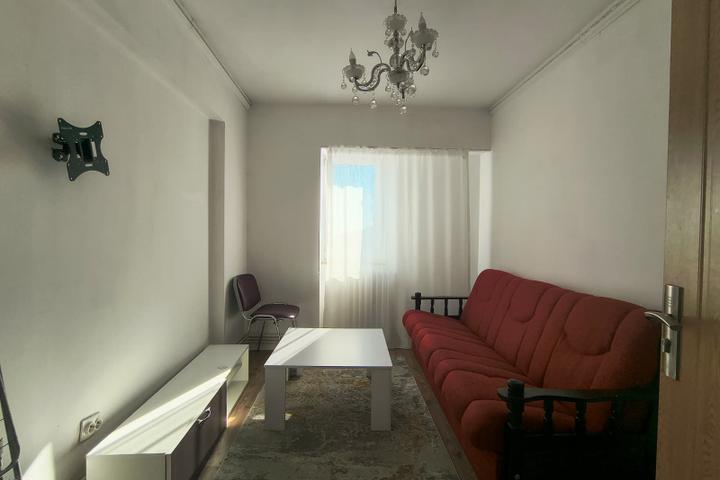Apartament 3 camere de vânzare, decomandat - Centru / B-ul Independenței