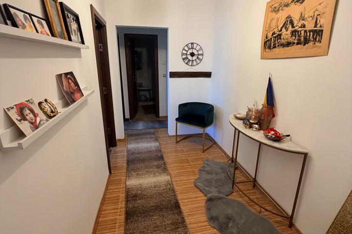 Apartament cu 3 camere decomandat Alexandru cel Bun