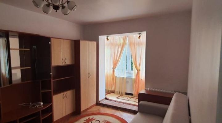 Apartament cu 2 camere Zona Podu Ros – foto 2
