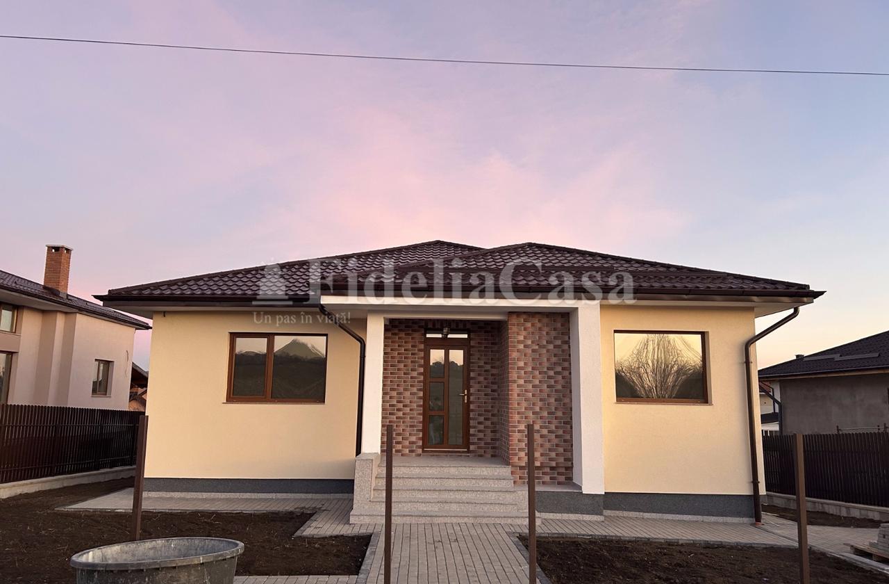 Vila cu 6 camere de vanzare in Ciurbesti