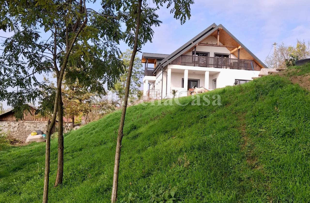 Vilă P+M de 181 mp utili în Țigănași, Jud. Iași – Teren Generos 1.730 mp, Asfalt & Curent Trifazat
