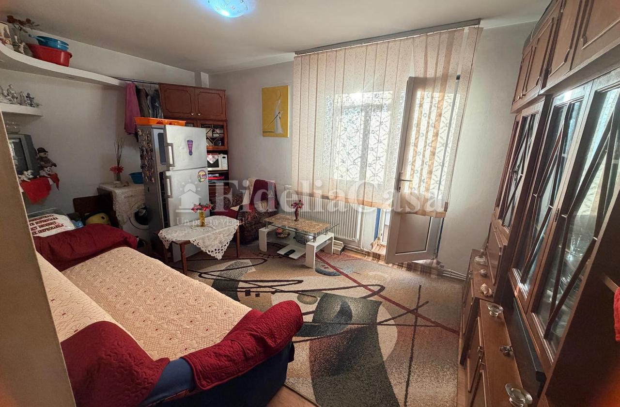 Apartament cu 3 camere decomandat Pacurari et 1
