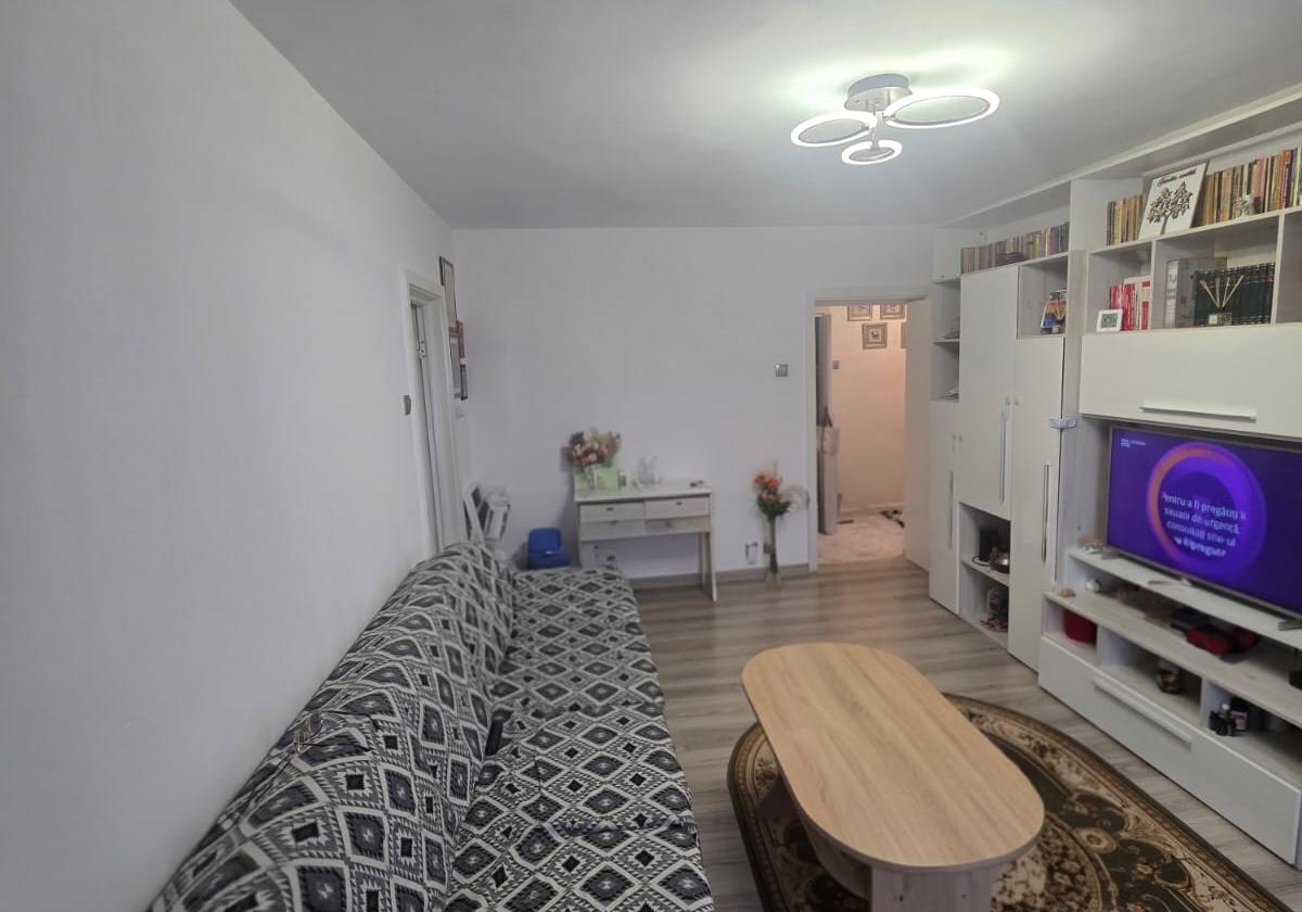 Apartament 3 camere de vanzare Podu Ros