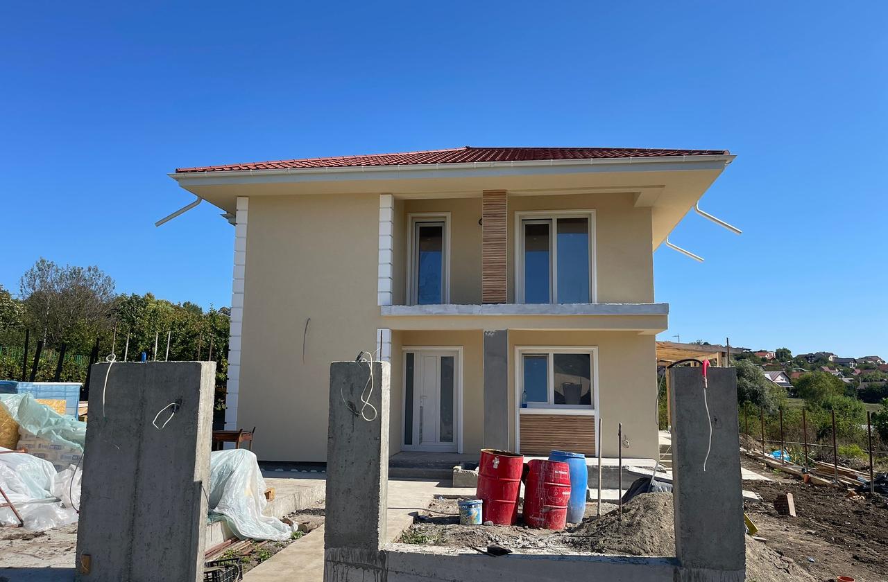 Vila individuala cu 4 camere si 2 bai de vanzare in Valea Adanca