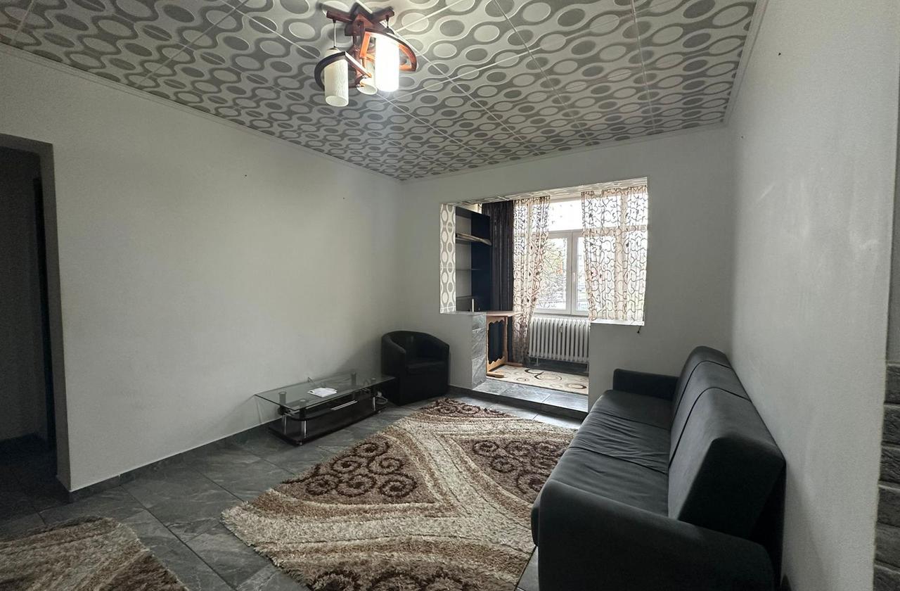 Apartament 3 camere de vanzare Podu Ros