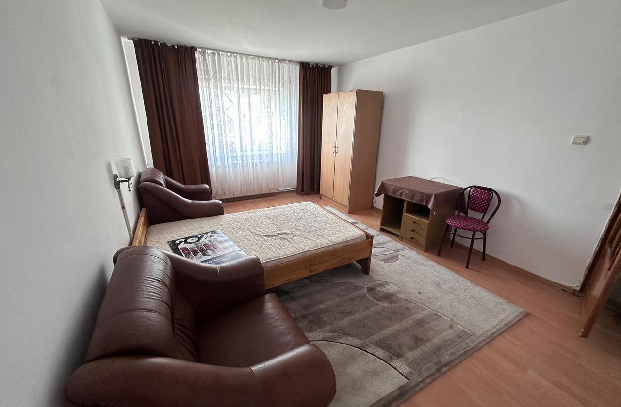 Apartament 3 camere de vanzare Dacia