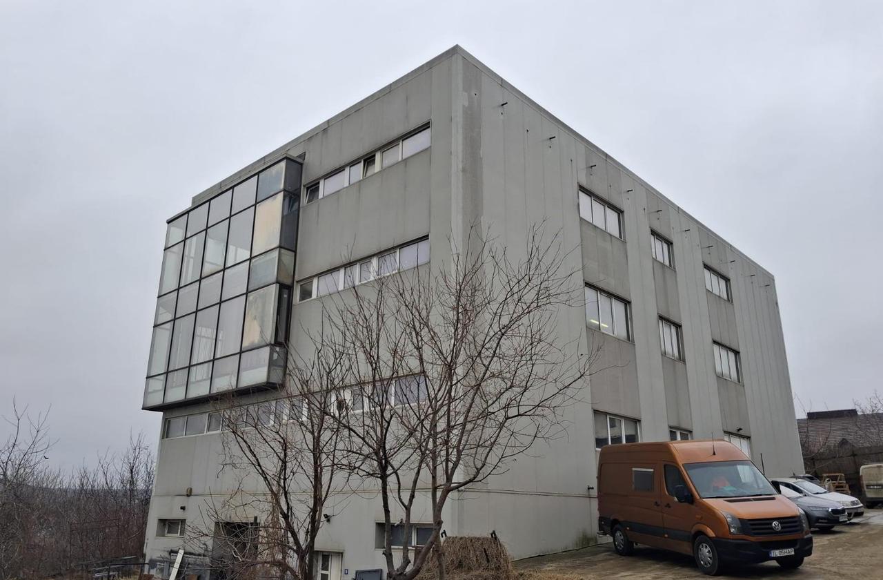 Spatiu comercial 1197 mp utili 1000mp teren - Valea Lupului Iasi